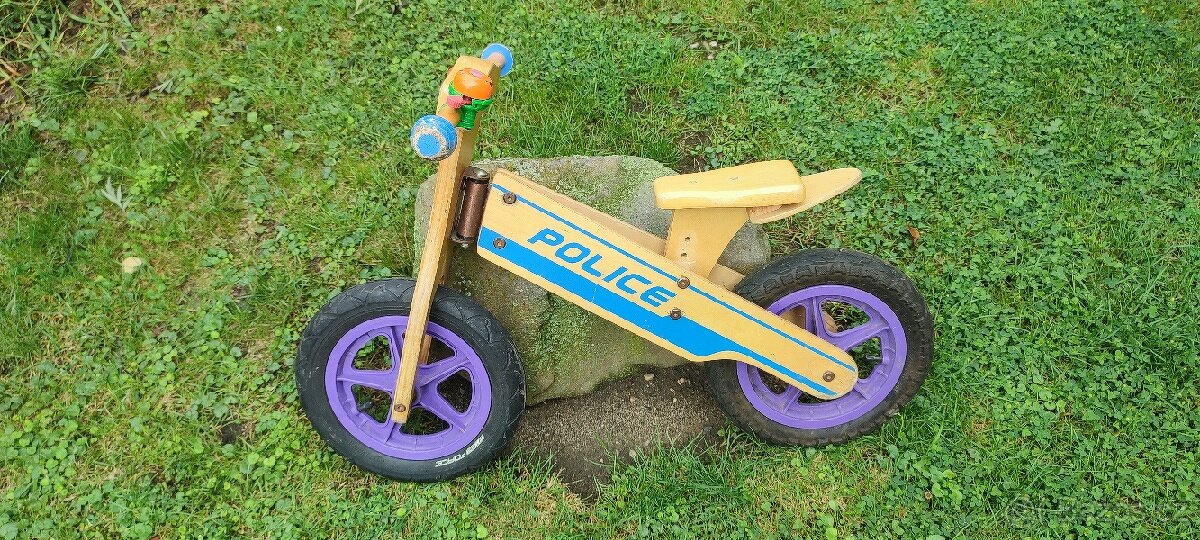 Dřevěné dětské odrážedlo