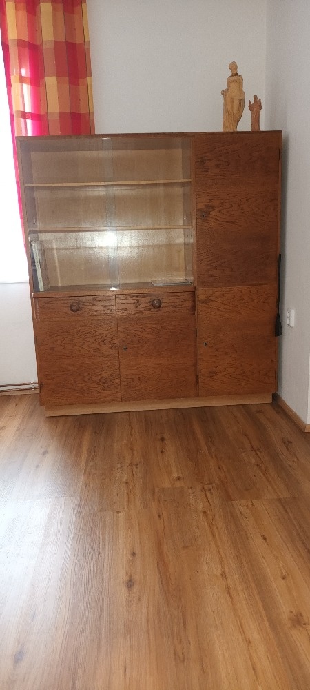 Prodám nábytek ÚLUV Krásná Jizba 1952 masiv