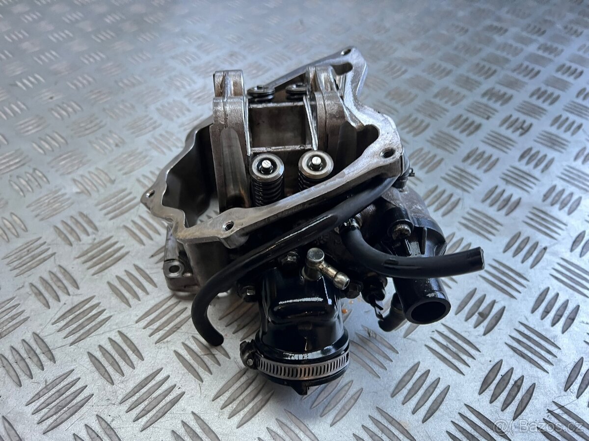 Hlava motoru Piaggio 180