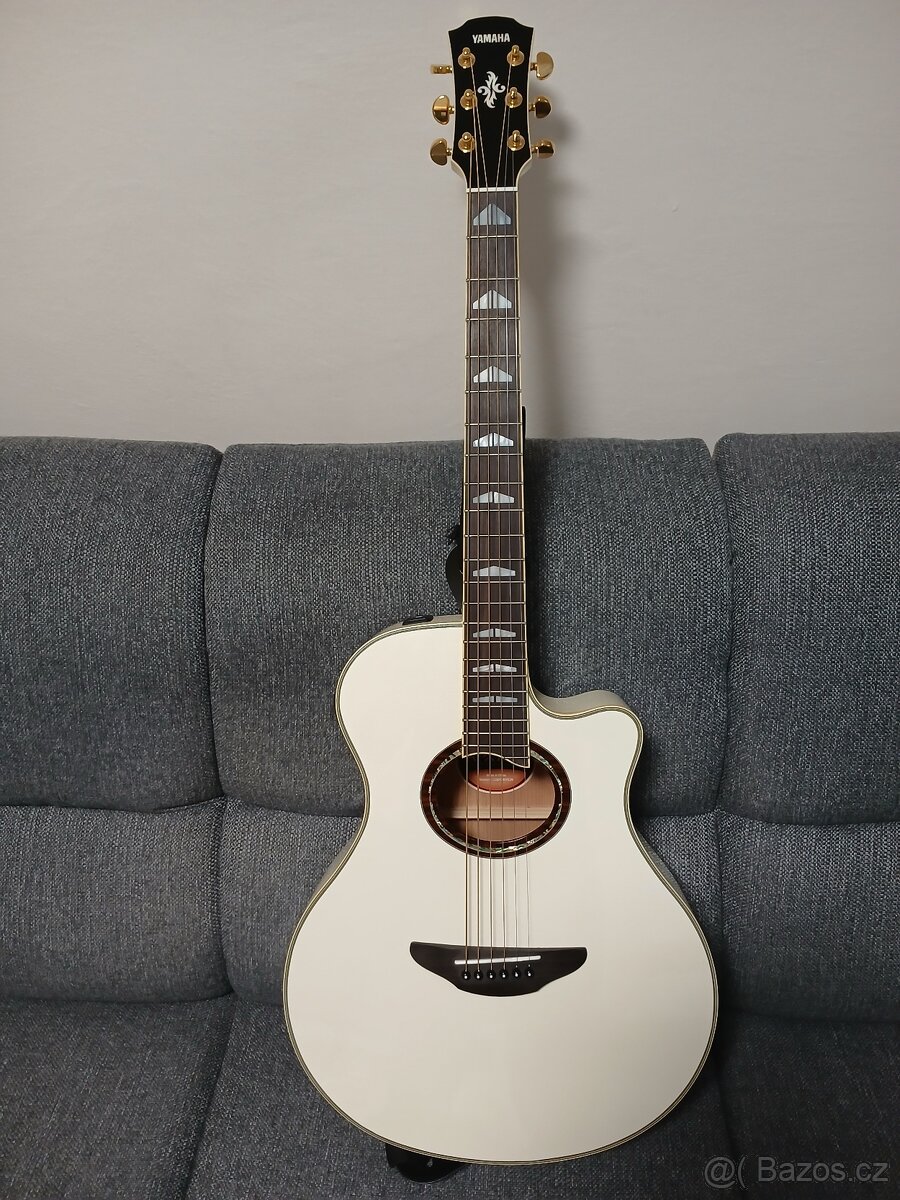 Nehraná elektroakustická kytara Yamaha Apx-1000