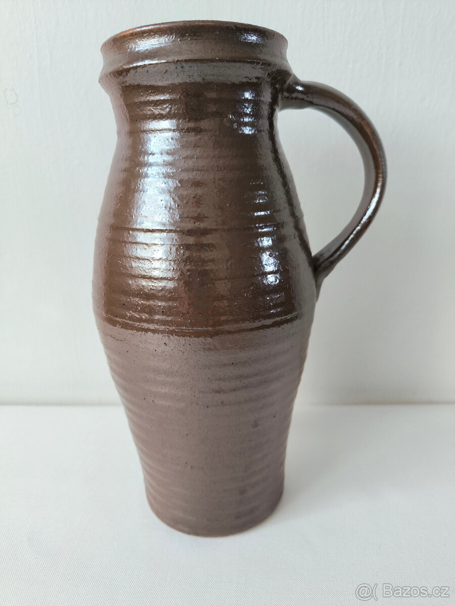 Džbán hliněný, vroubek