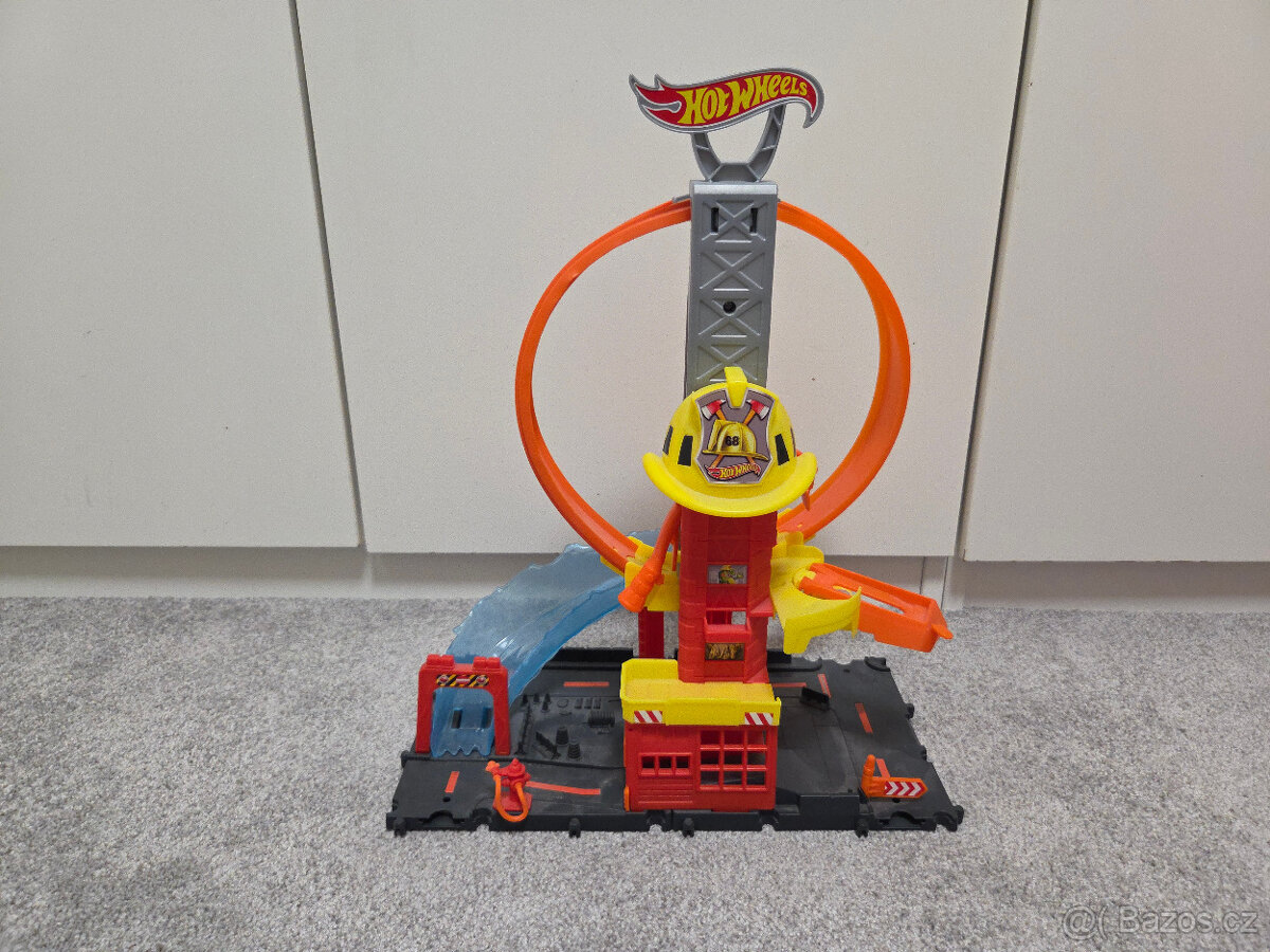 Hot Weels City super hasičská stanice se smyčkou