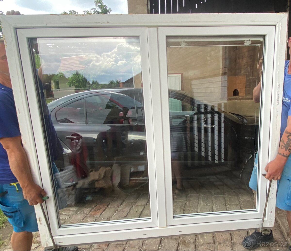 Použíté plastové okno s žaluziemi 168x148cm