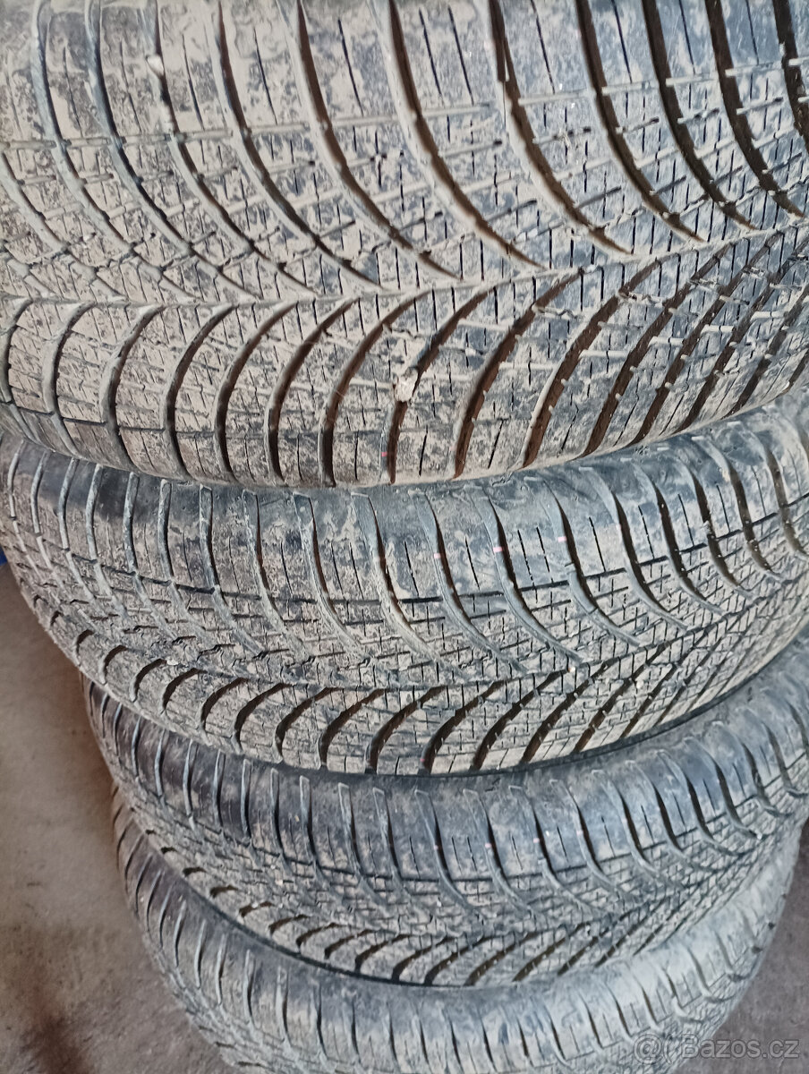 Celoroční pneu 195/65 R15