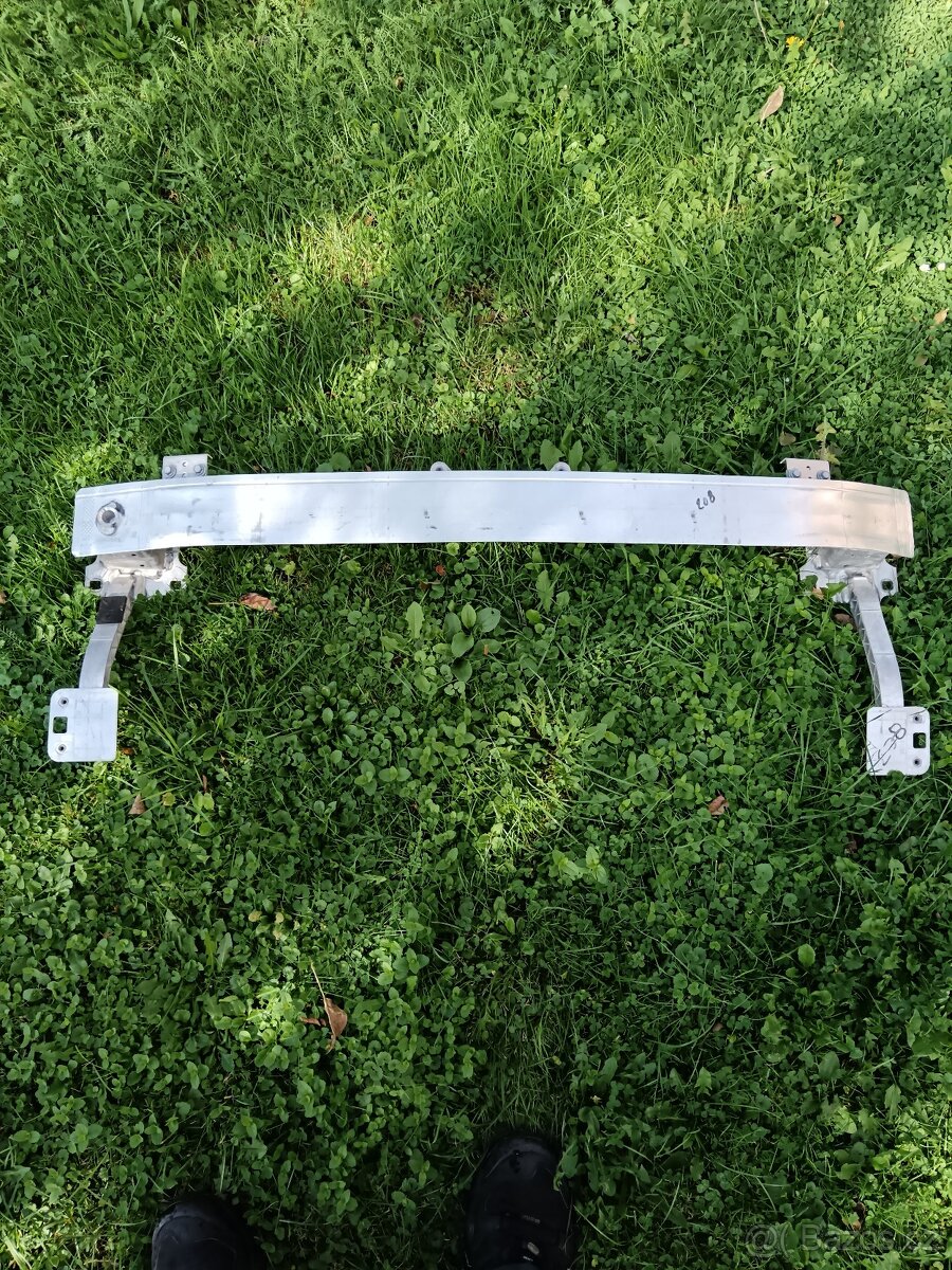 Peugeot 208 2008 přední výztuha