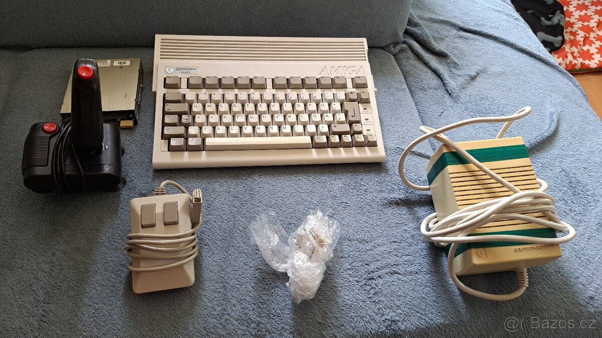 Prodám Commodore Amiga 600, myš, zdroj, joystick