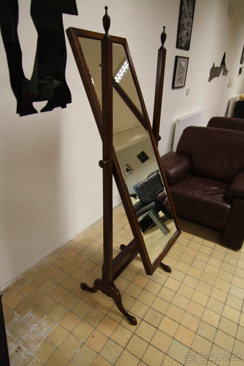 Zrcadlo CHEVAL MIRROR England