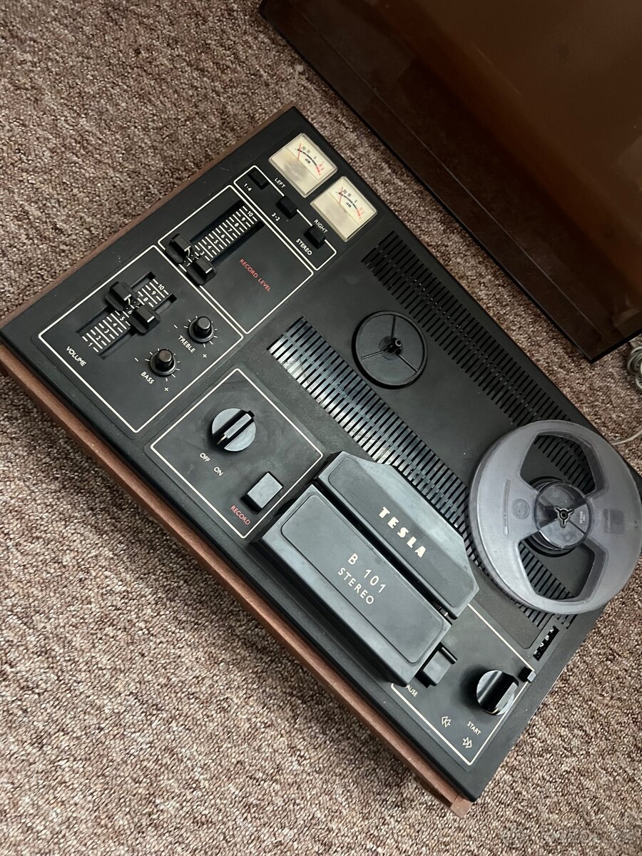 Cívkový magnetofon Tesla