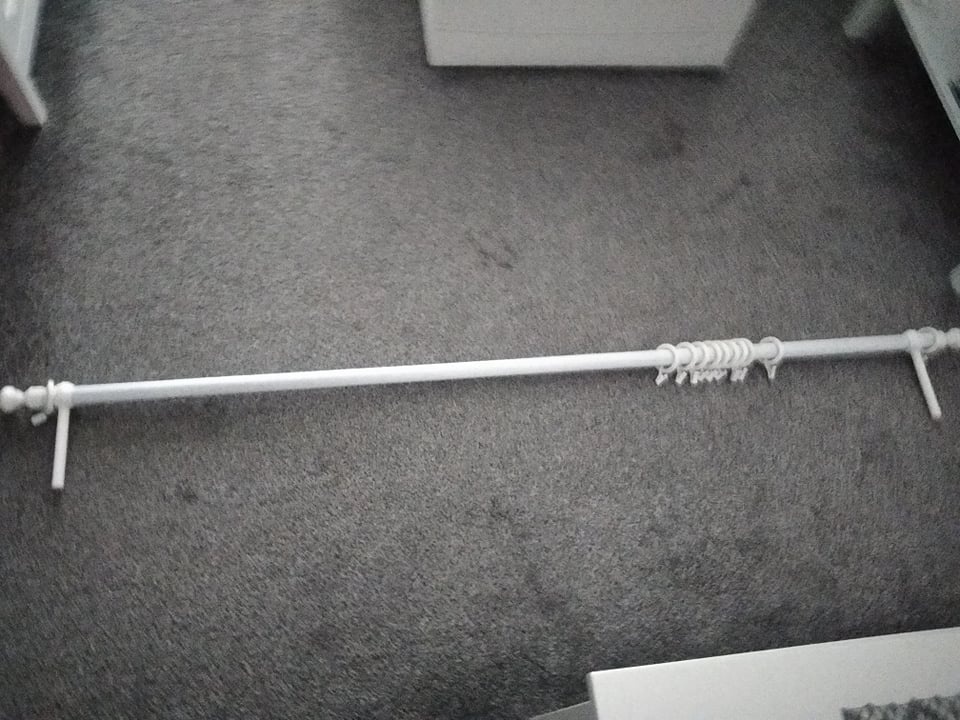 Garnýž bílá délka 150 cm