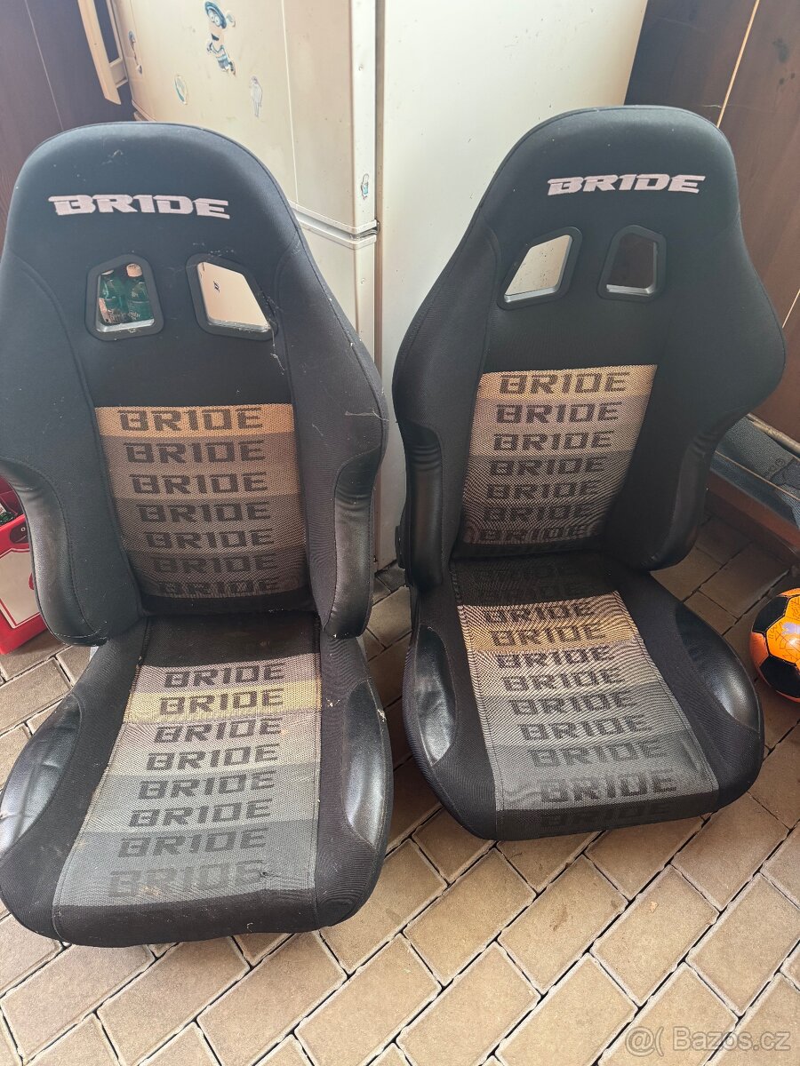 Skořepinové sedačky Bride