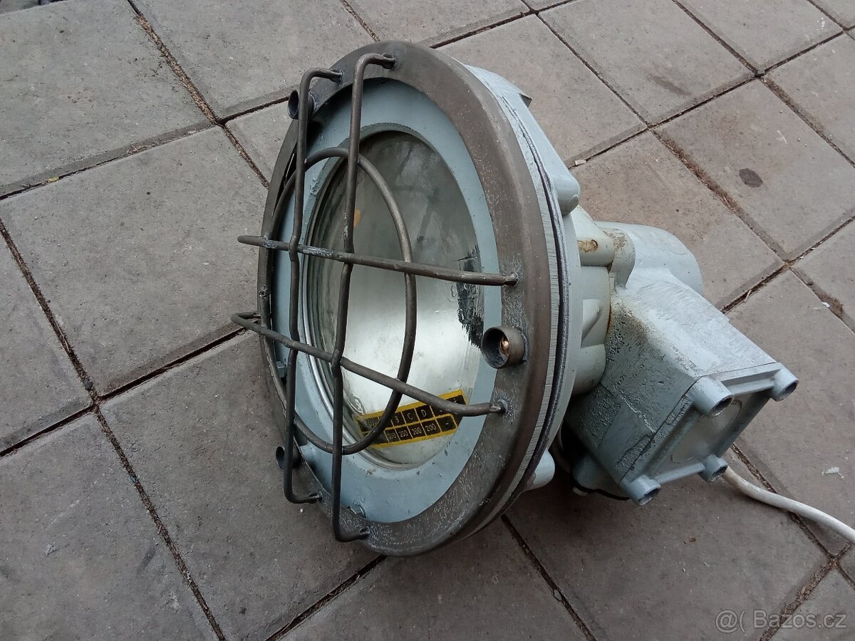 Průmyslová lampa - svítidlo do výbušného prostředí