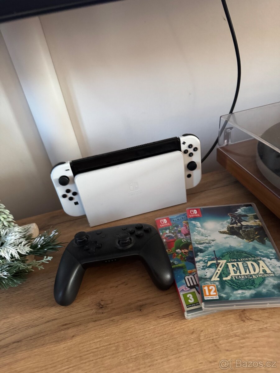 Nintendo Switch OLED + ovladač + hry