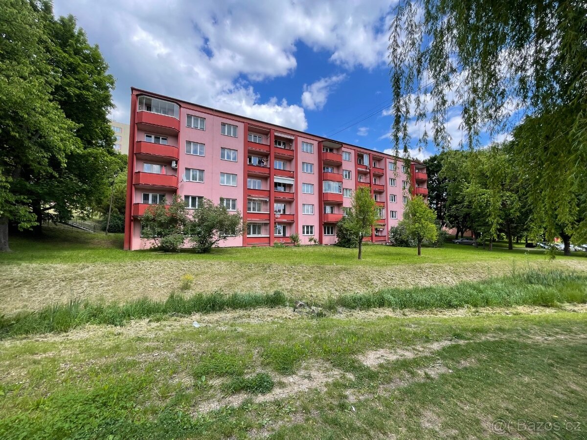 PRODEJ BT 1+1 UHERSKÝ BROD, OBCHODNÍ
