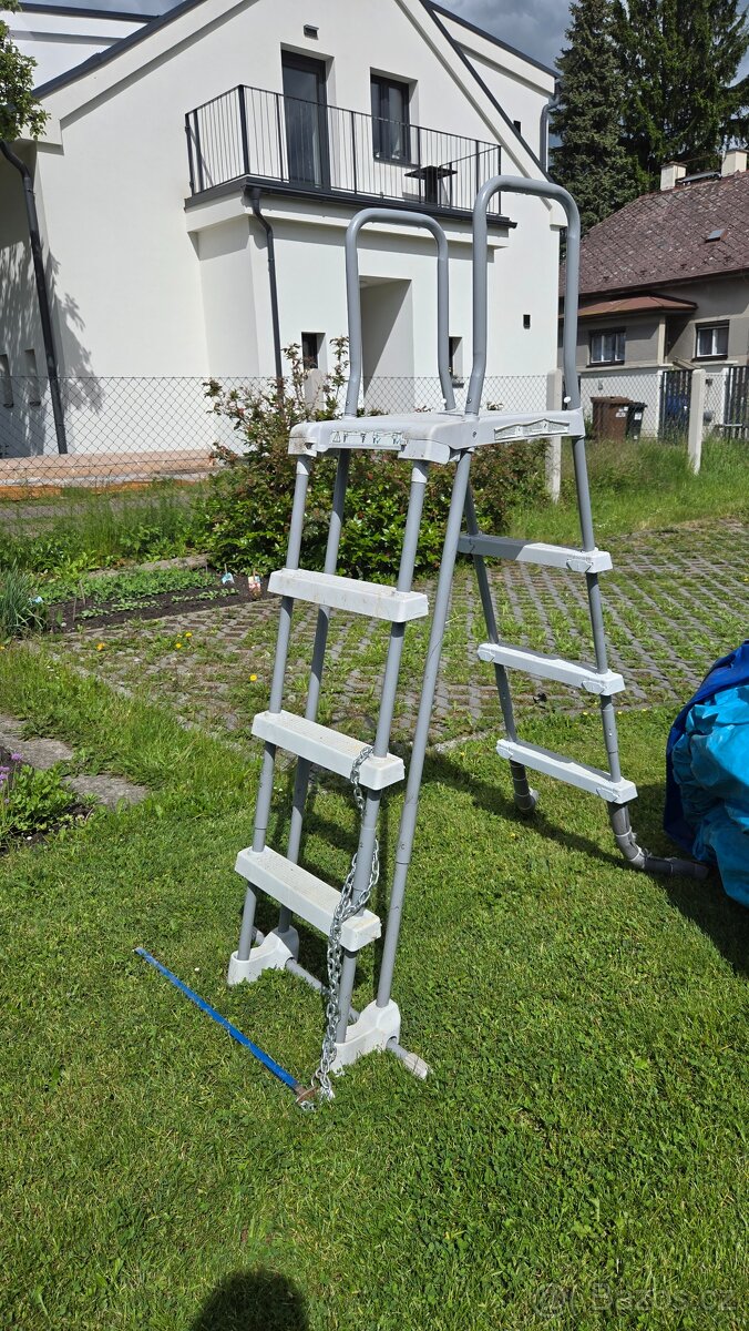 Bazénové schůdky