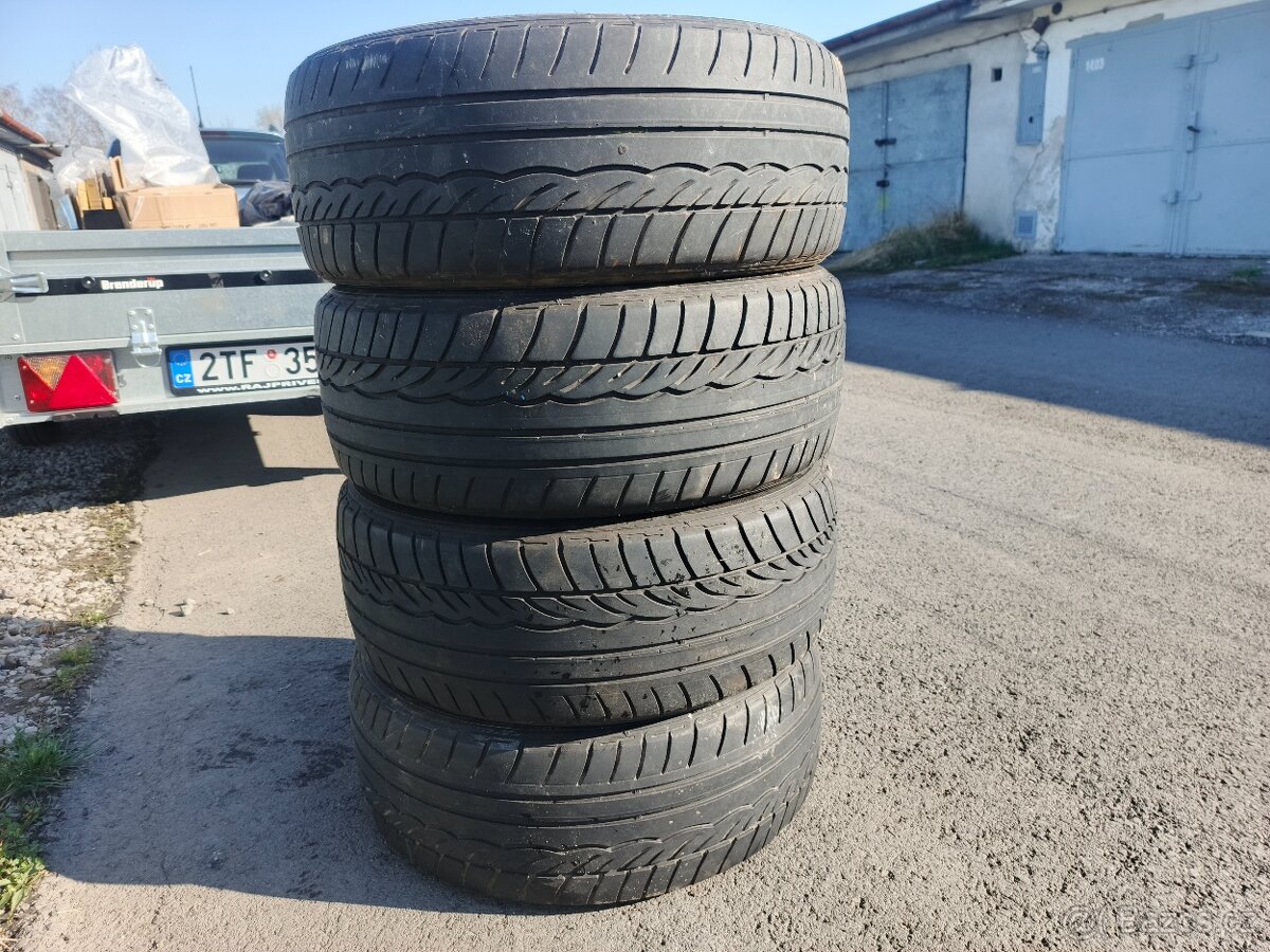 225/45 r18