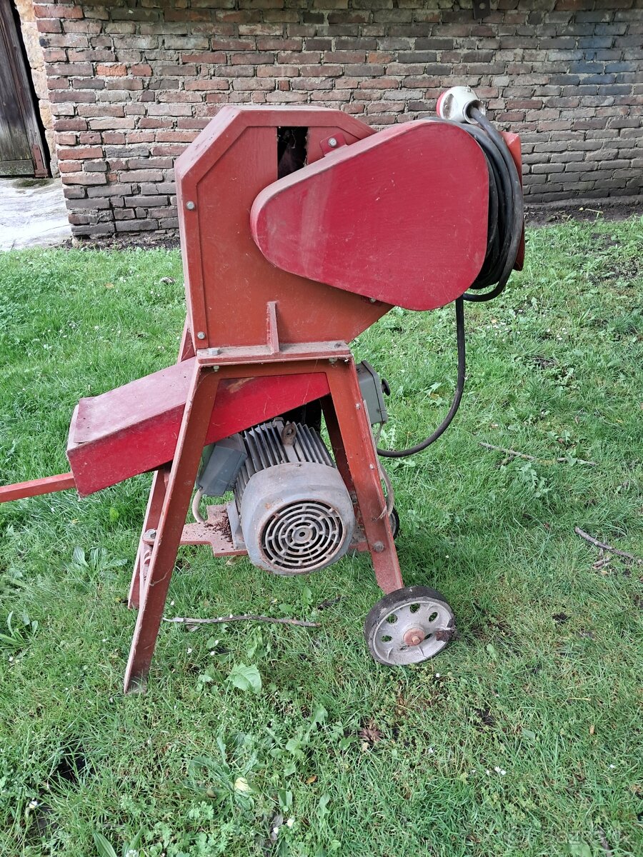 Štípačka větví