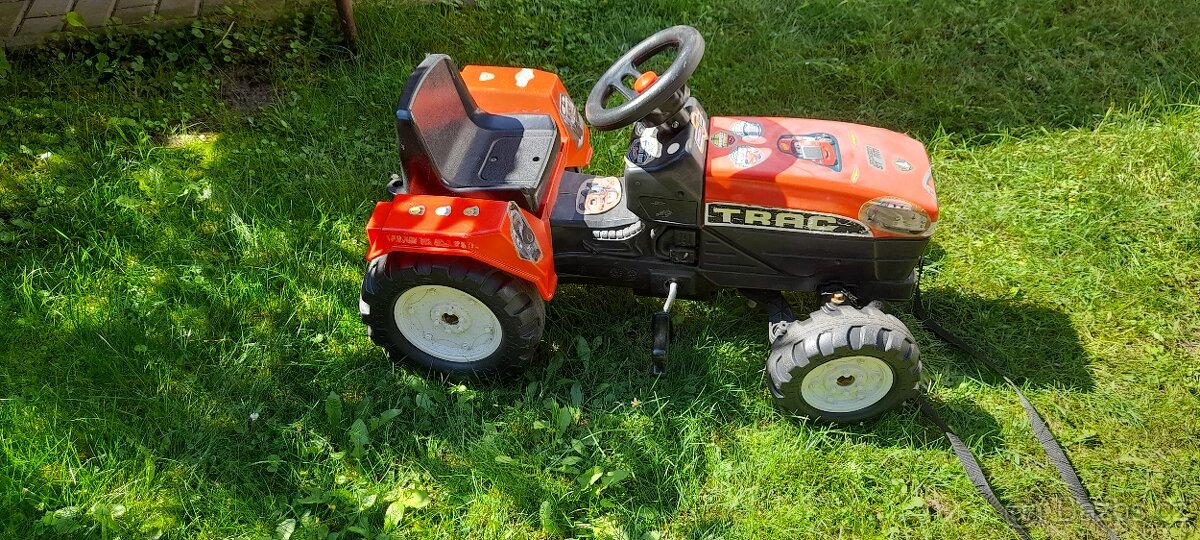 Dětský šlapací traktor – použitý, plně funkční