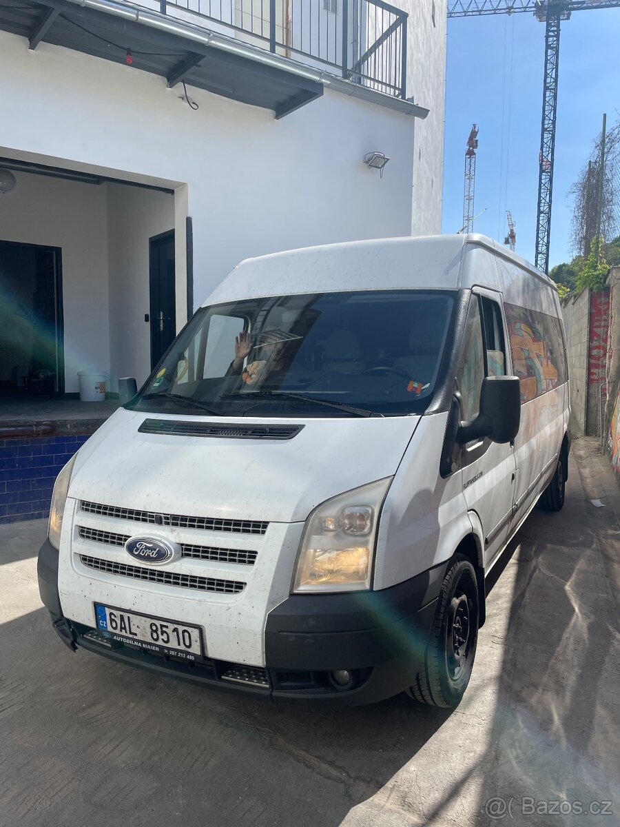 NEPOJÍZDNÝ ford transit mikrobus