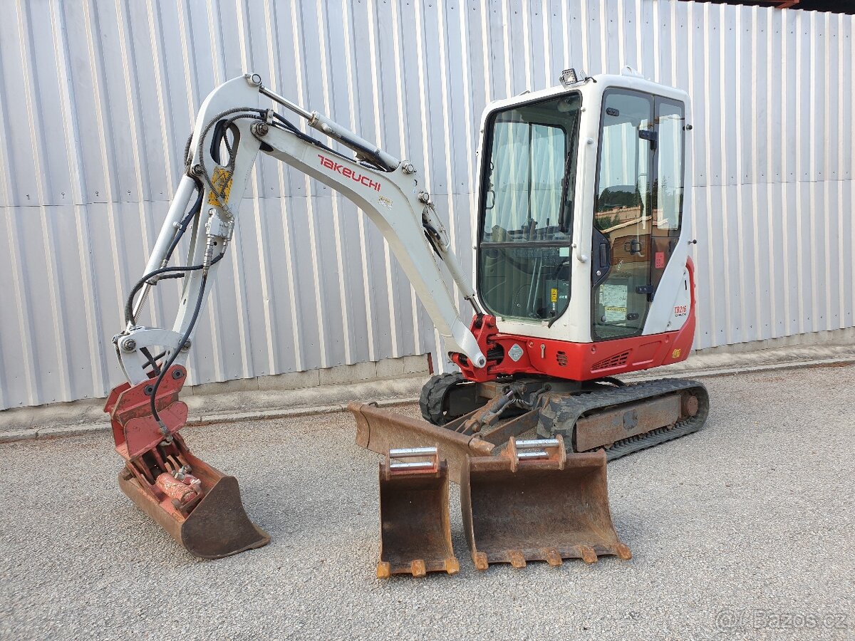 Bagr Takeuchi TB216 - 1900kg, hydraulická svahovka