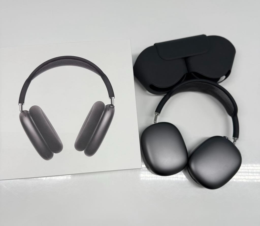 Apple AirPods MAX Stav A+ / Bez známek použití.
