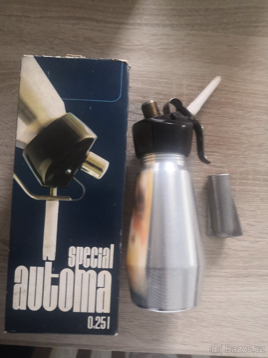 láhev na šlehačku kovočas