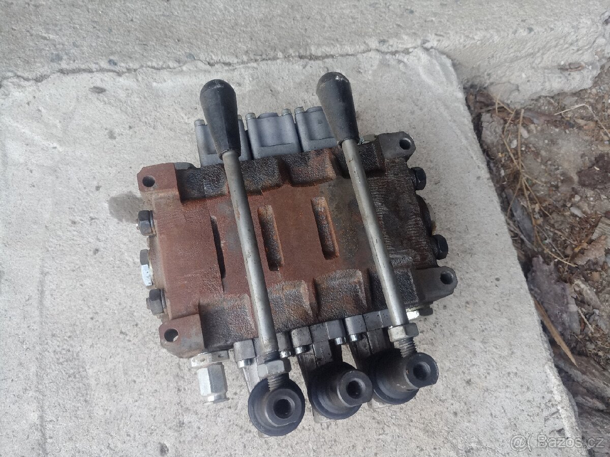 Hydraulický rozvaděč