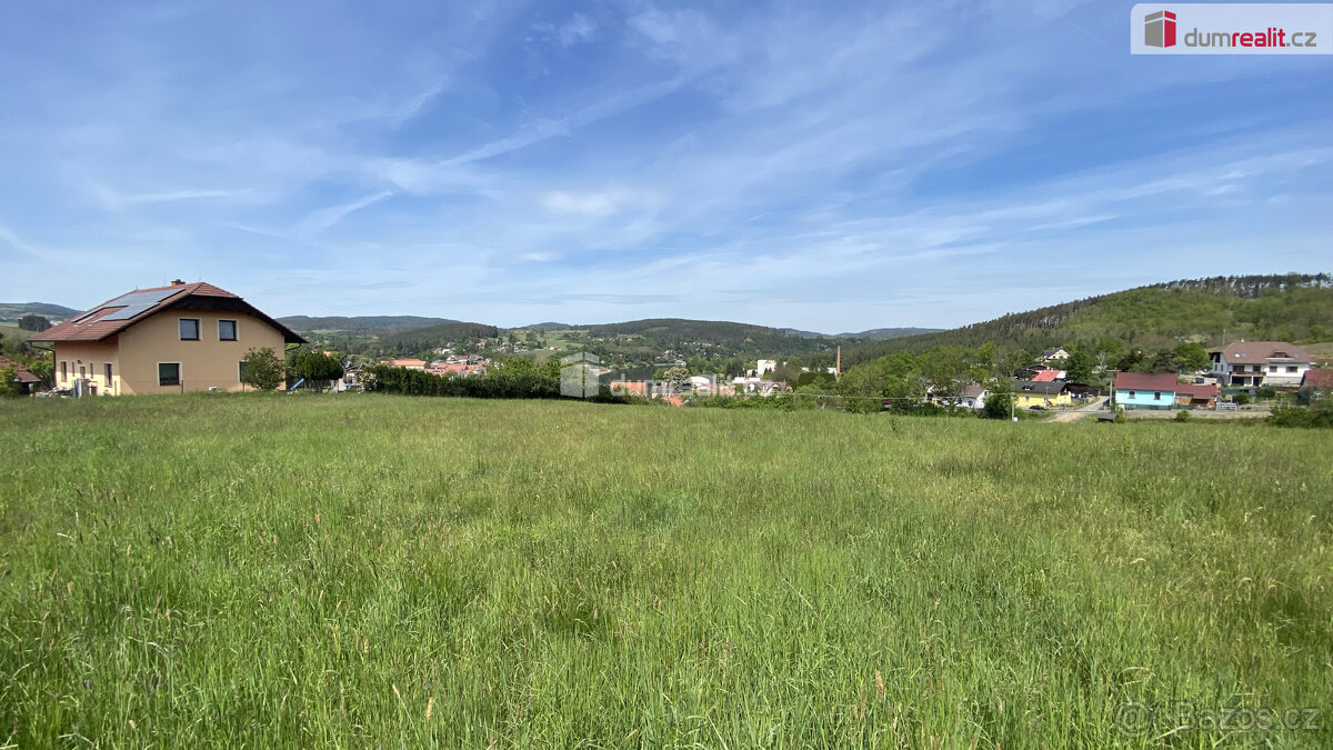 Prodej zasíťovaného stavebního pozemku 1100m2 Kamýk nad Vlta