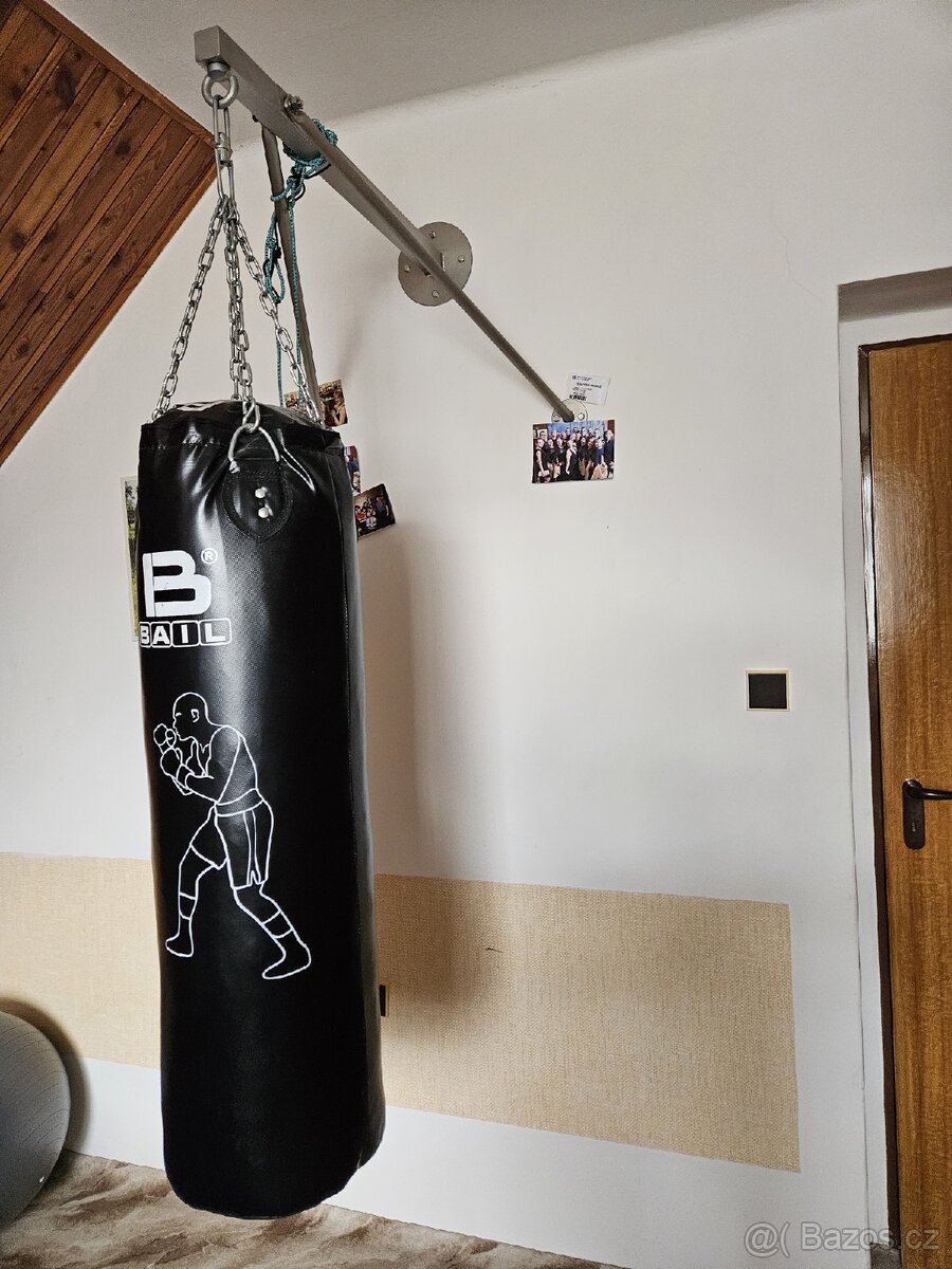 Boxovací pytel 120cm s nerezovou konzolí na zeď