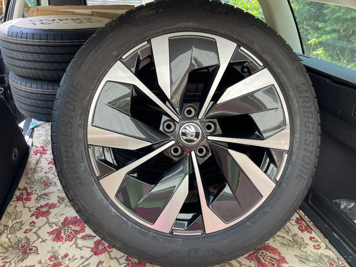 ŠKODA KAROQ NOVÁ R18 MIRAN letní BRIDGESTONE DOT2024