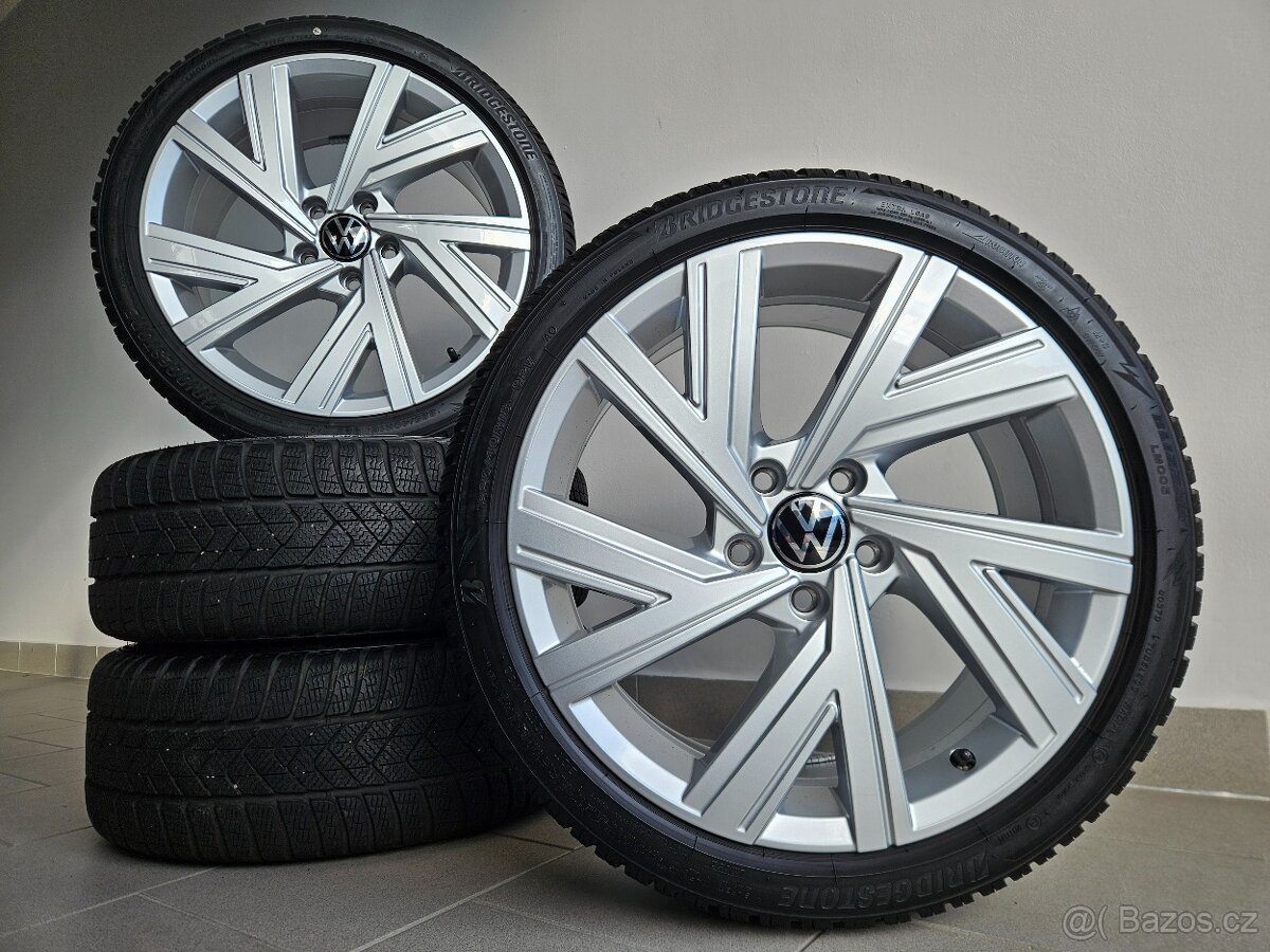 Orig. VW Golf VIII Zimní Pirelli 225/40/18 Zánovní