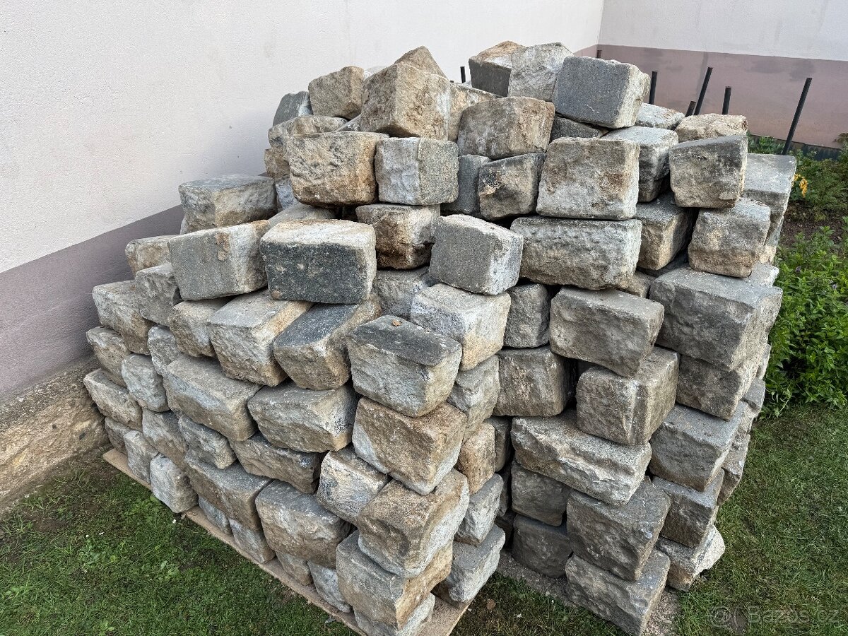 Žulové dlažební kostky