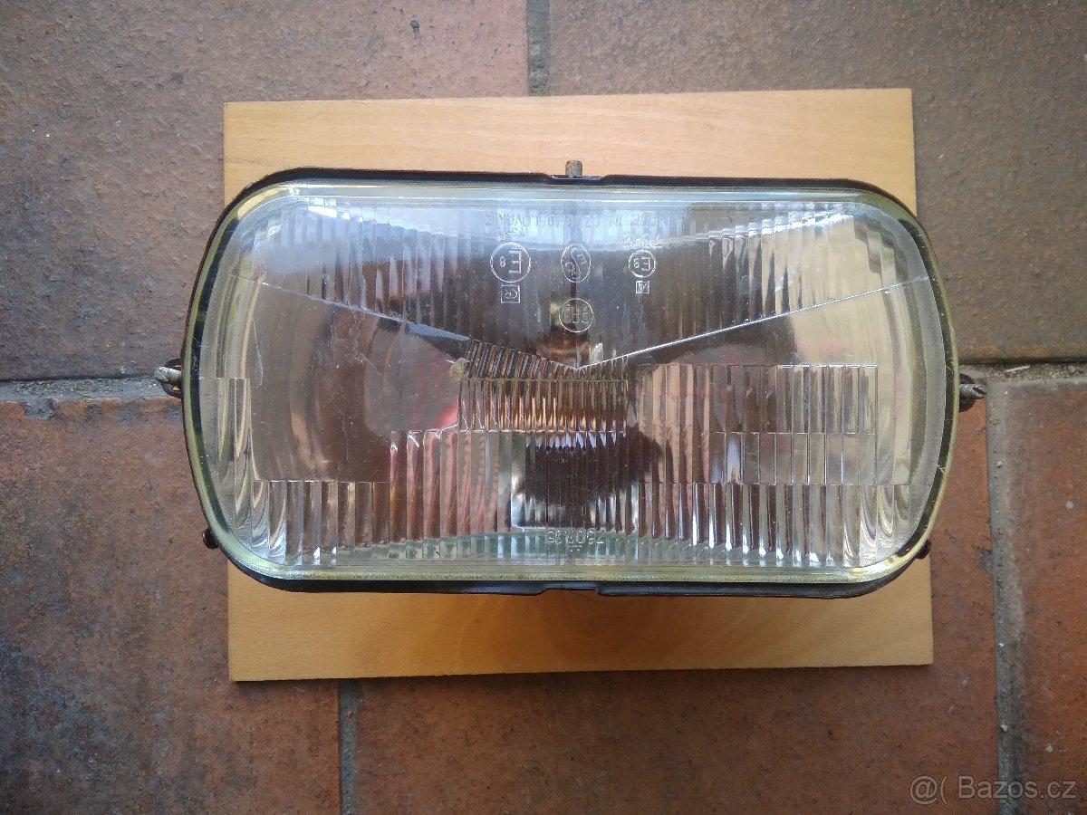 Škoda 105 120 Garde přední světlo