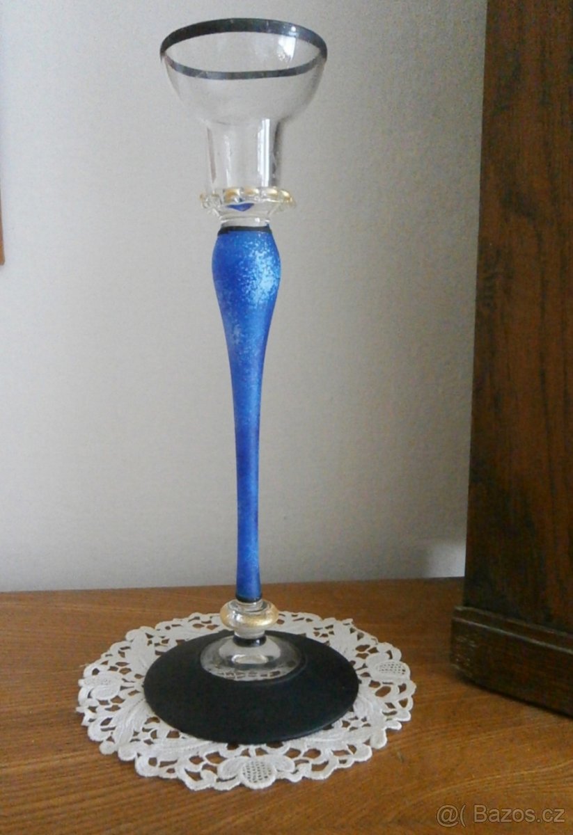 Skleněný svícen