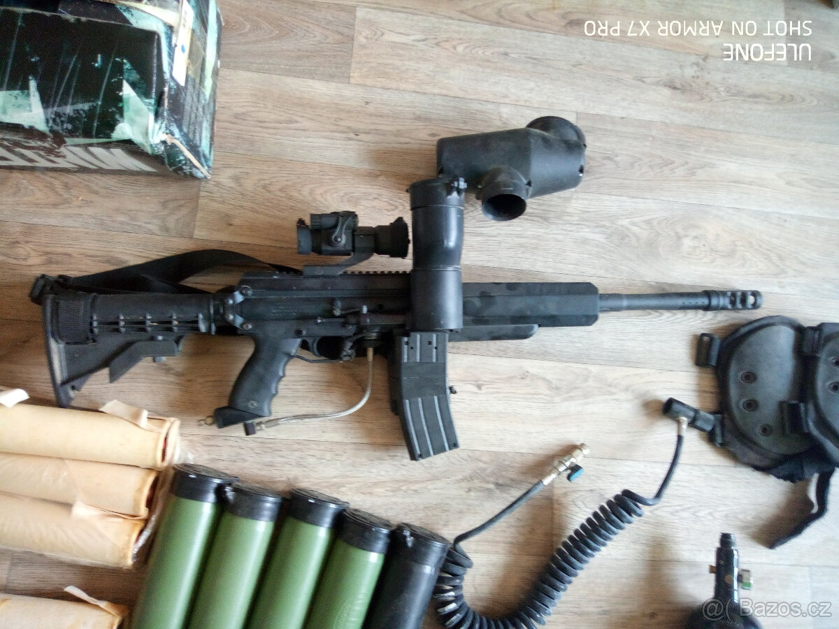 Paintball zbran s vybavením