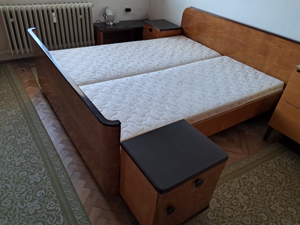 ložnicový nábytek