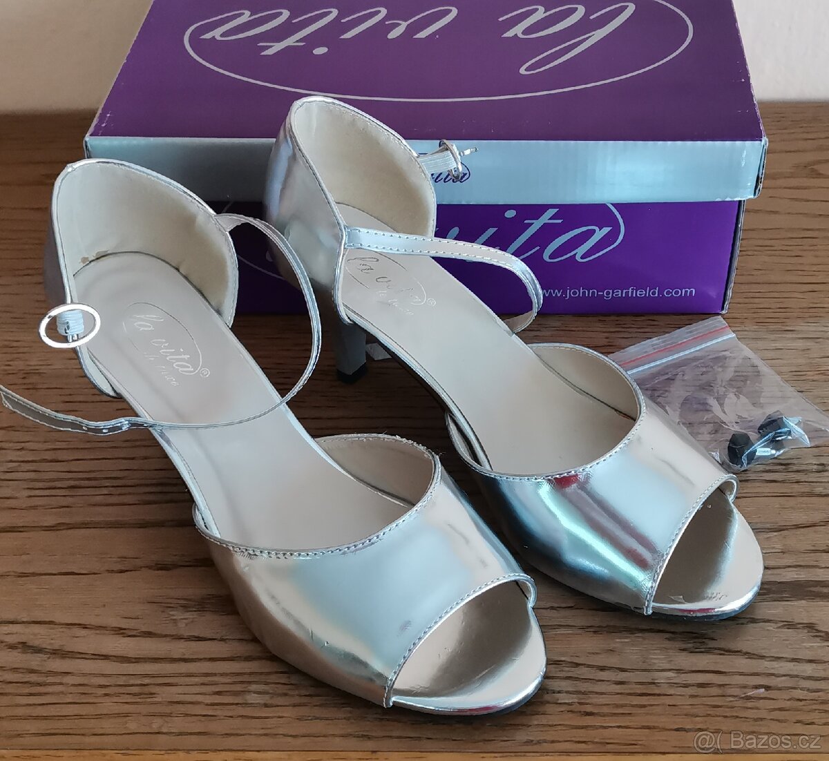 Společenské boty vel. 38 (240 mm) lesklá stříbrná