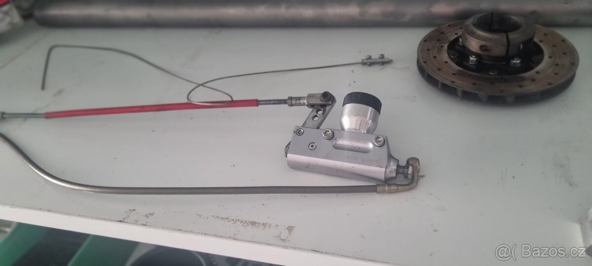 Motokára, brzdovy systém, nárazniky...