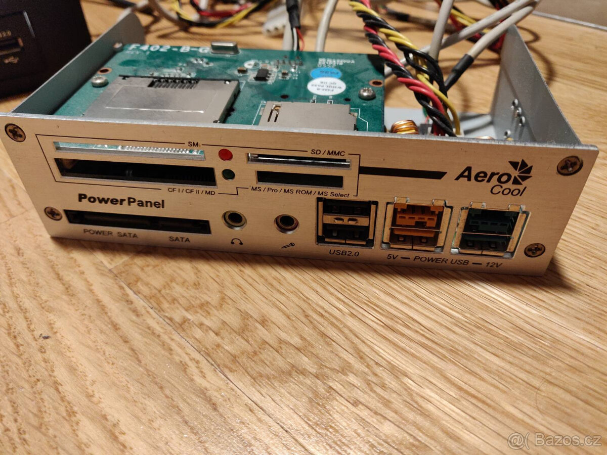 Přední panely - čtečky SD karet