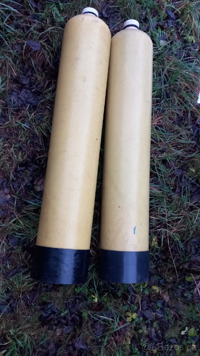 Sklolaminátová nádrž - vzdušník - láhev - plovák.