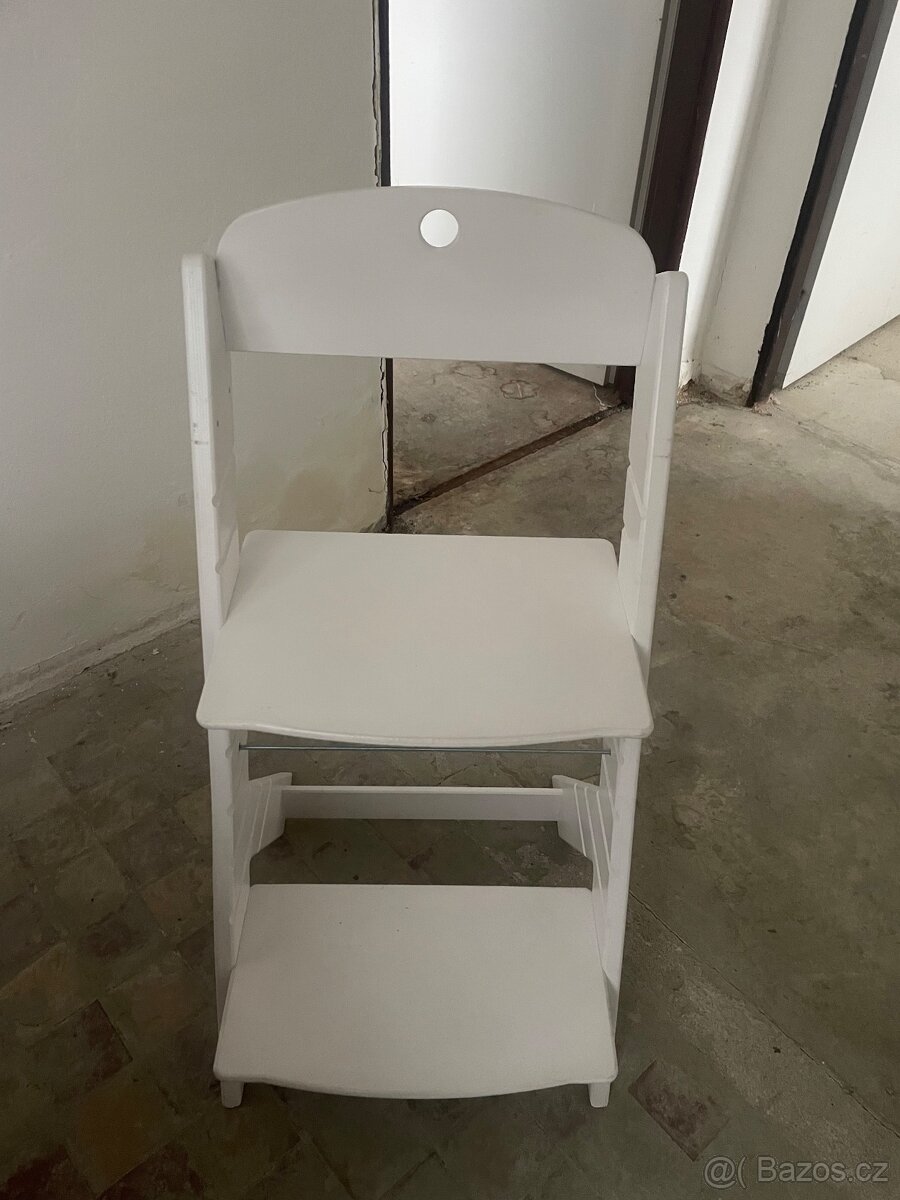 Detska rostouci zidle bila