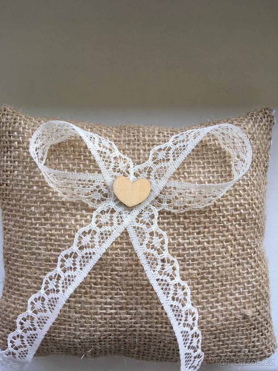 Polštářky na snubní prstýnky