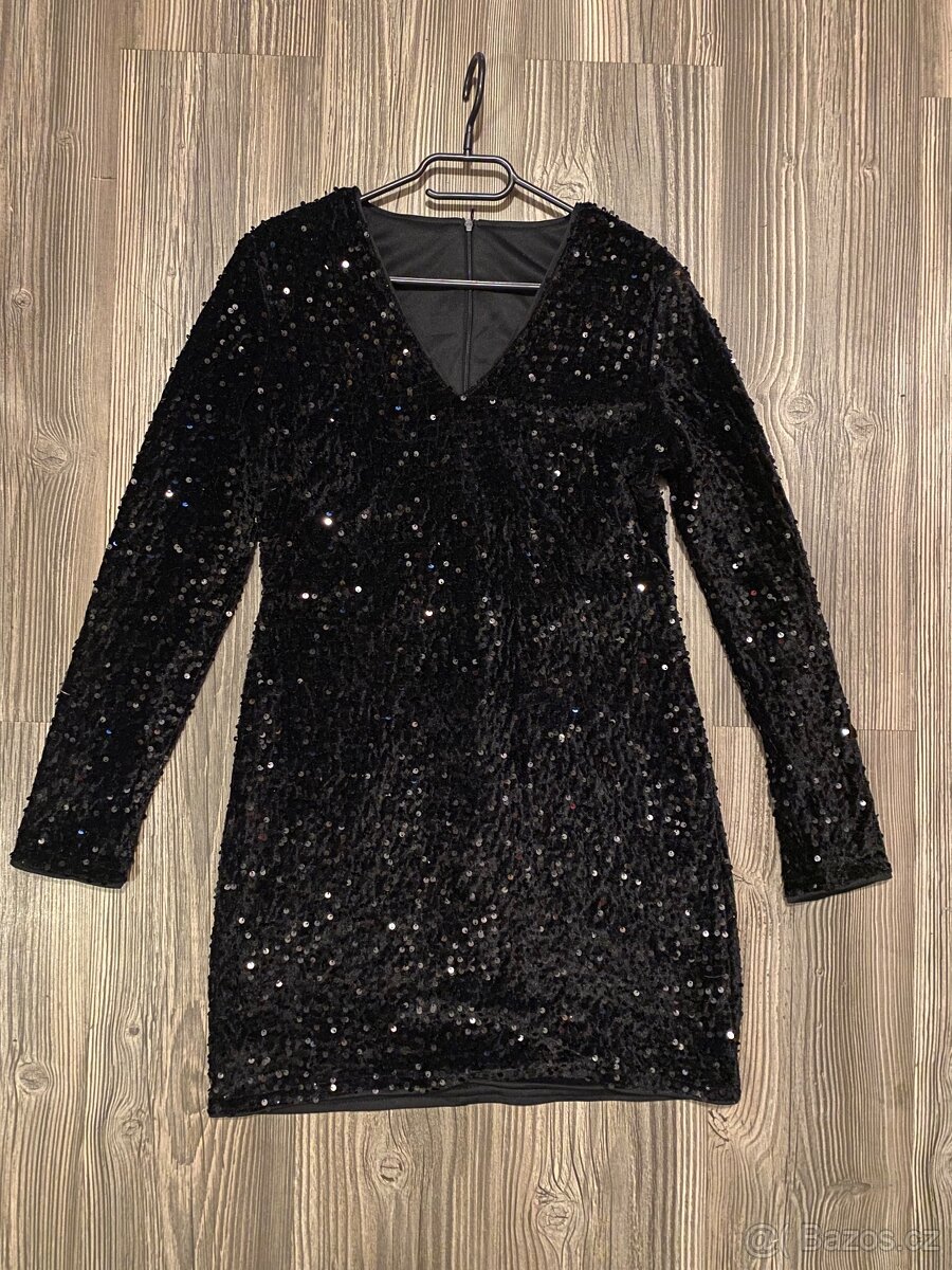Černé šaty s flitry