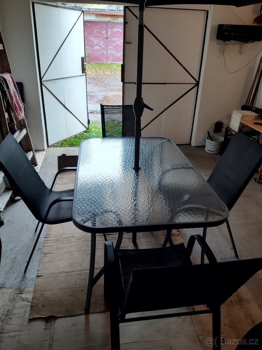 Zahradní stůl a židle