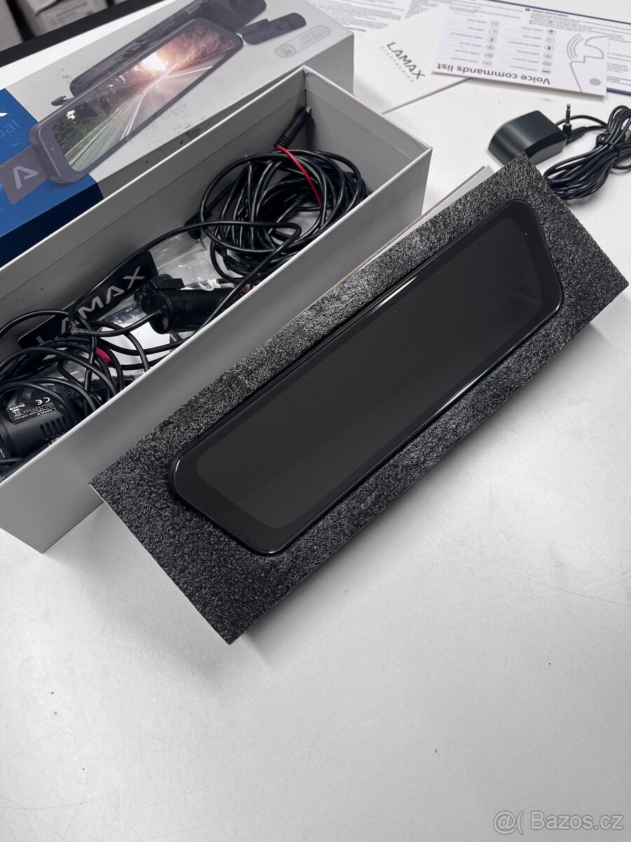 Lamax s9 dual kamera s displejem