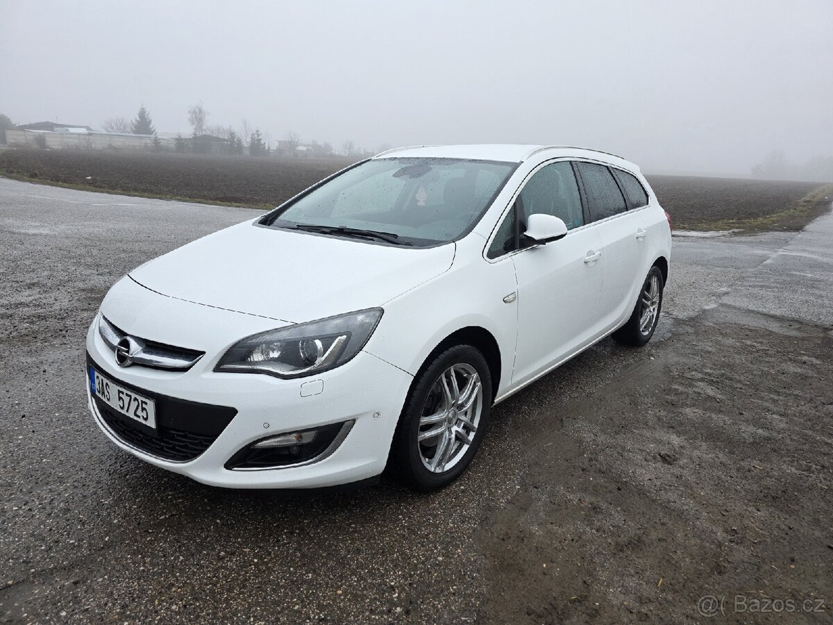 Opel Astra Sports Tourer 2013