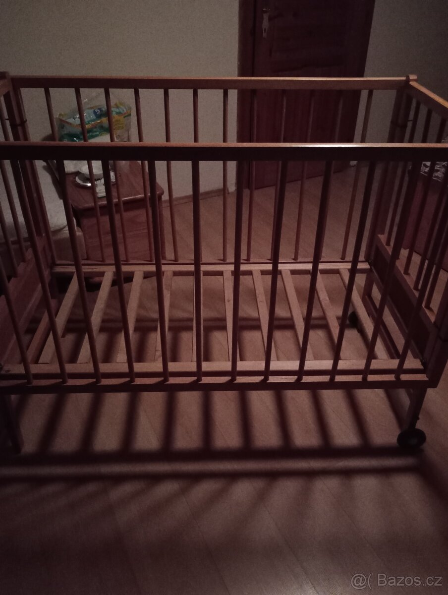 Dětská dřevěná postýlky