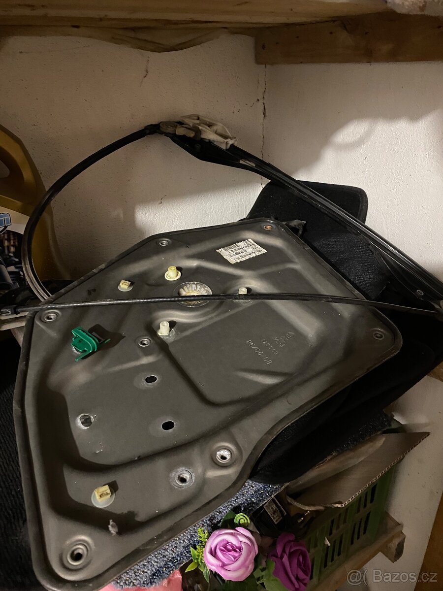 Škoda Superb II, Stahovačka okna řidič - přední levá