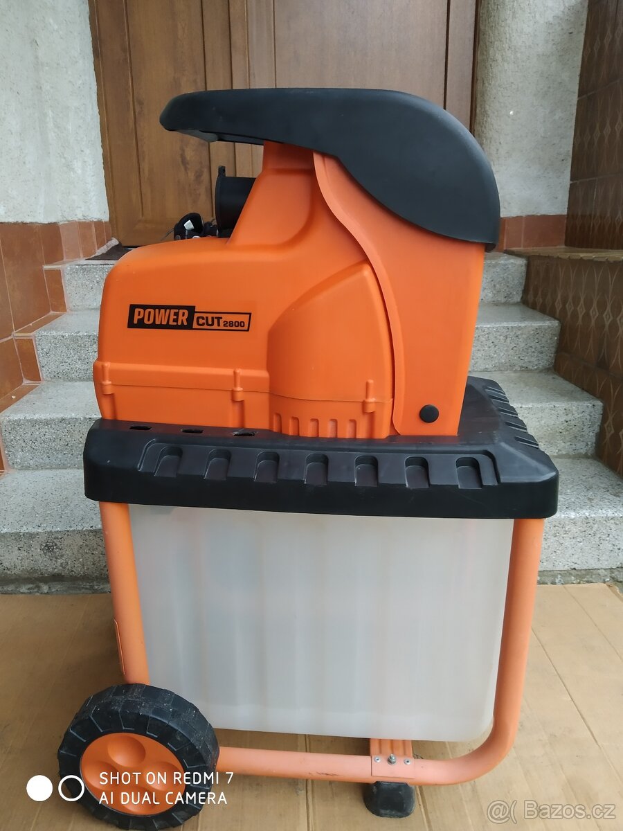 Prodám elektrický Zahradní drtič Powercut 2800 W.