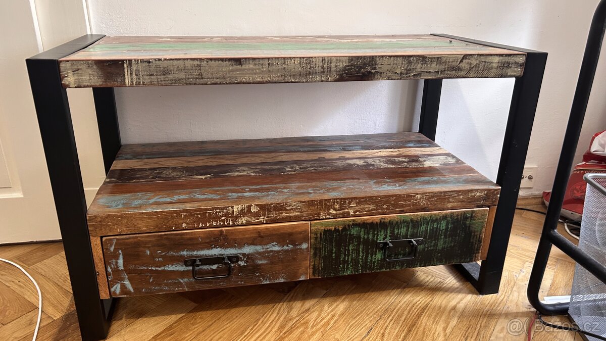 Retro komoda pod TV z recyklovaného dřeva
