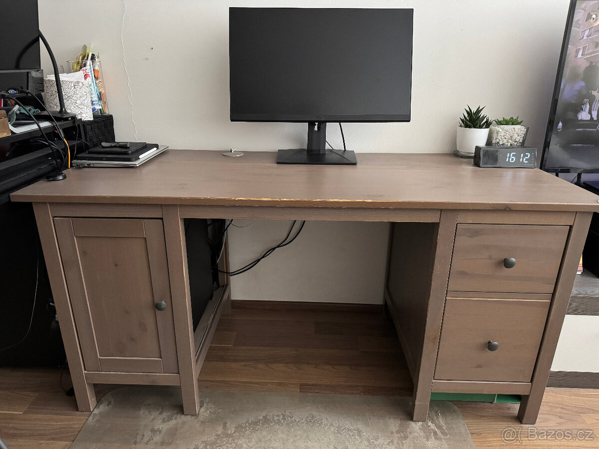 Psací stůl ikea
